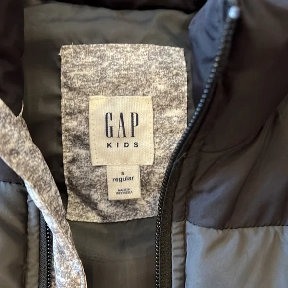 Gap puffer vest size S - Picture 2 of 2